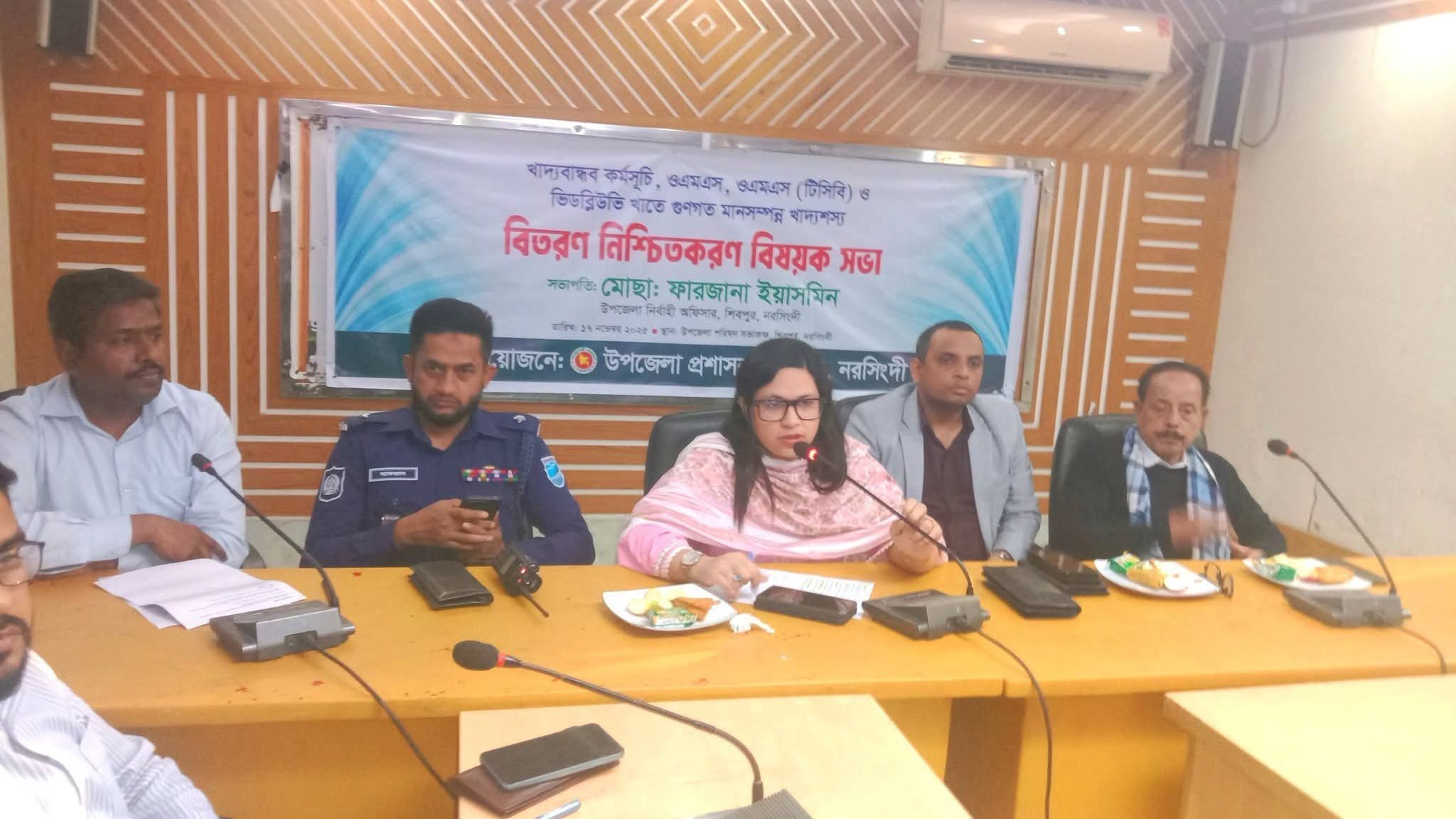 নরসিংদীর শিবপুরে সরকারি প্রাথমিক বিদ্যালয়ে স্কুল ফিডিং কর্মসূচির প্রথম দিনেই দুর্নীতি ও অব্যবস্থাপনা।