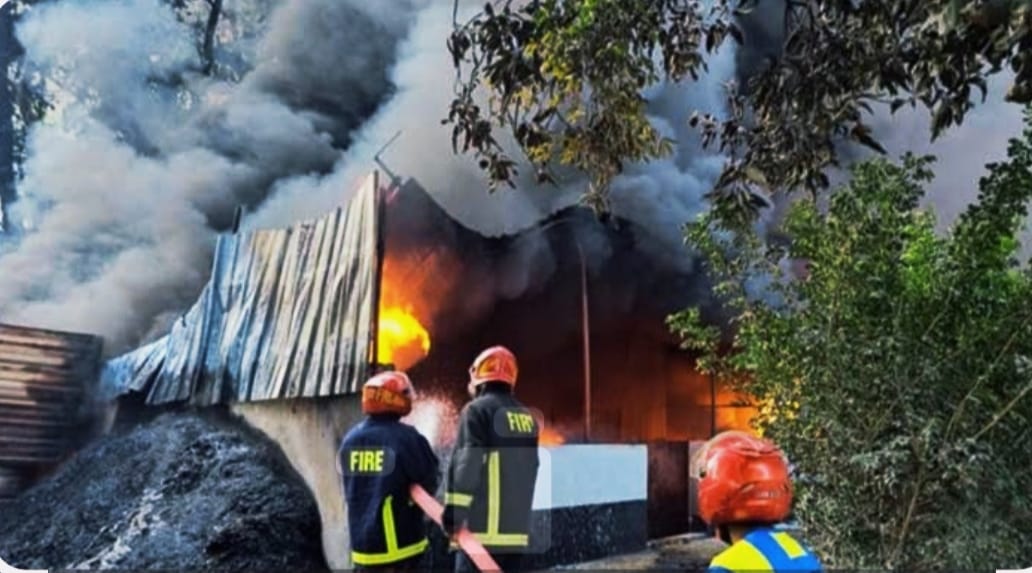 কেমিক্যাল কারখানায় আগুন। 