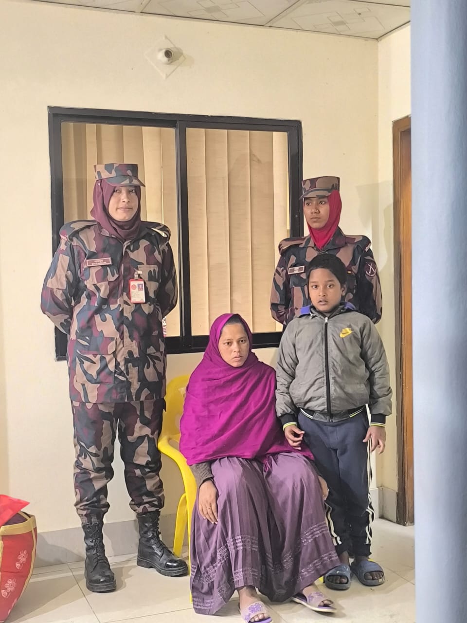 ভারতীয় হাইকমিশনের অনুরোধের অন্তঃসত্ত্বা সোনালীকে বিএসএফের নিকট হস্তান্তর করল বিজিবি