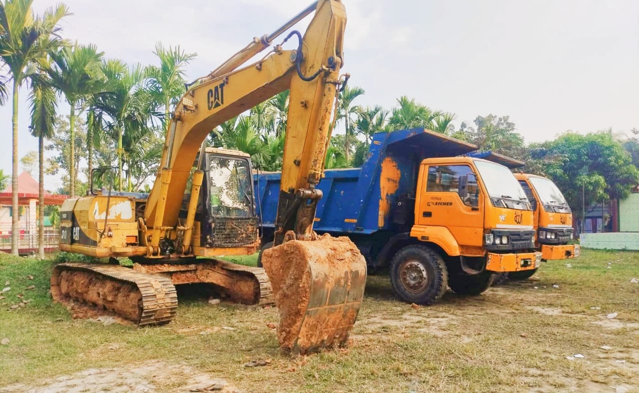 শ্রীপুরে অবৈধ মাটি কাটার মহোৎসব, সরঞ্জাম জব্দ হলেও নেপথ্যে সক্রিয় দালাল চক্র।