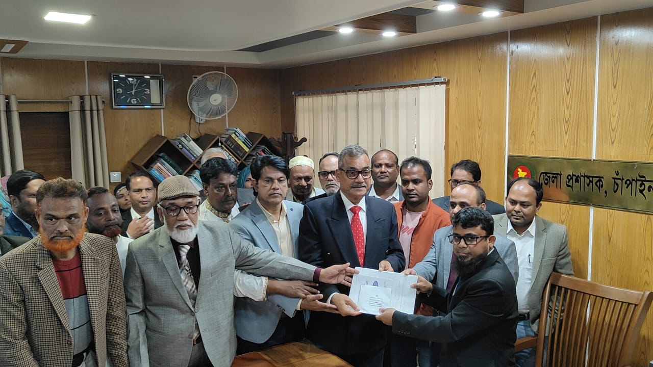 চাঁপাইনবাবগঞ্জ-৩ আসনে বিএনপির প্রার্থী হারুন অর রশীদ মনোনয়নপত্র উত্তোলন