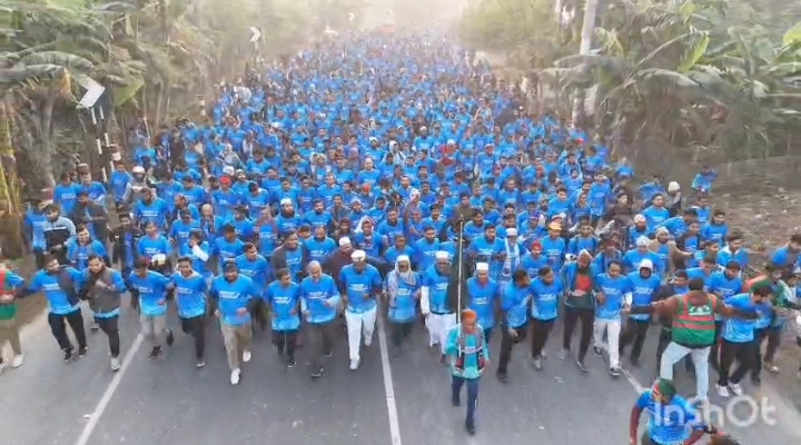 চাঁপাইনবাবগঞ্জে বিজয় মাসে যুবক ও তরুন প্রজন্মকে নিয়ে ম্যারাথন দৌড় প্রতিযোগিতা 
