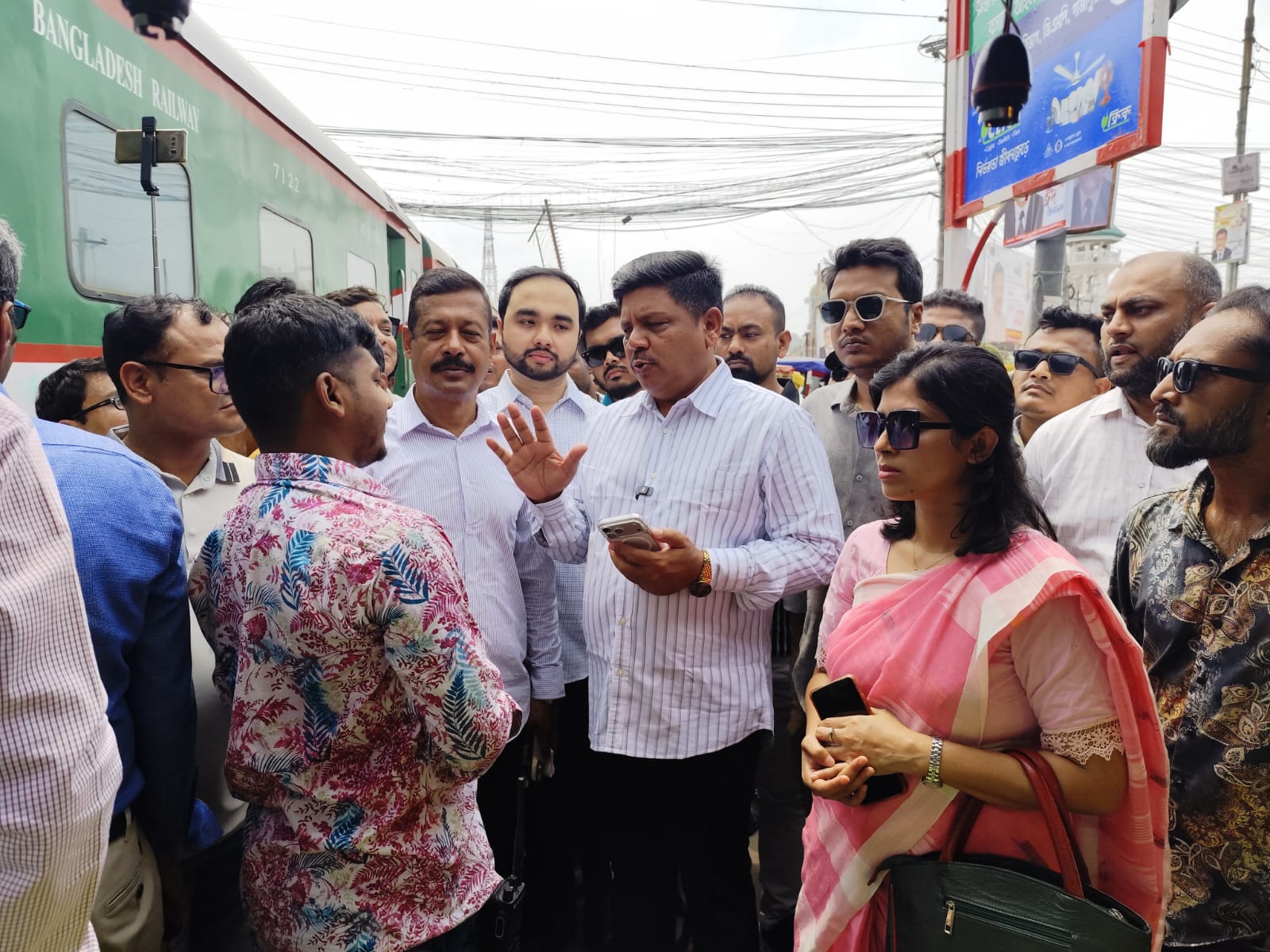 জয়দেবপুর রেলক্রসিং দখলমুক্ত, স্বস্তি ফিরছে নগরবাসীর যাতায়াতে