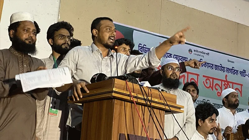 ‘হাসিনা ফিরলে প্রথম গুলি চলবে তারেক রহমানের ওপর’