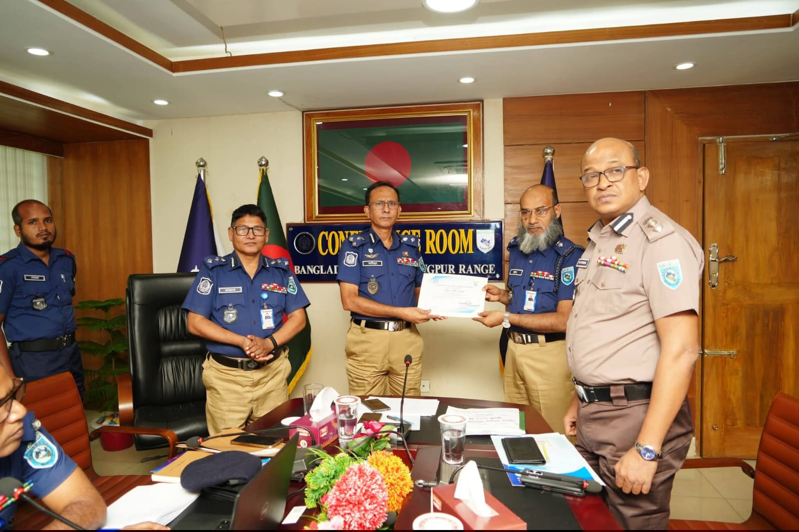 রংপুর রেঞ্জে শ্রেষ্ঠ জেলা পঞ্চগড়, ক্রেস্ট পেলেন এসপি আবু সাইম