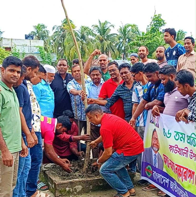 কাউখালীতে স্বেচ্ছাসেবক দলের বৃক্ষরোপণ ও পরিষ্কার-পরিচ্ছন্নতা কর্মসূচি পালন