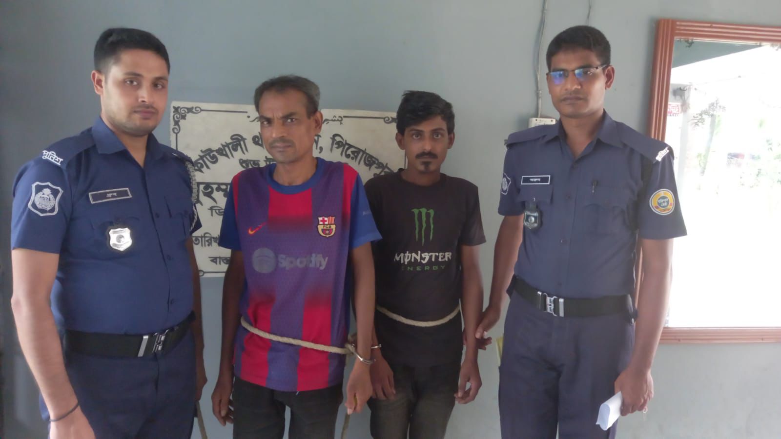 কাউখালীতে গাঁজা ও ইয়াবাসহ দুই মাদক কারবারি গ্রেপ্তার: মাদকমুক্ত উপজেলা গড়ার দৃঢ় প্রত্যয় ওসির