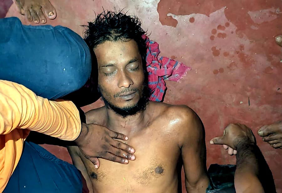 বজ্রপাতে কৃষকের মৃত্যু, কাঁঠালিয়া উপজেলা প্রশাসনের তাৎক্ষণিক মানবিক সহায়তা