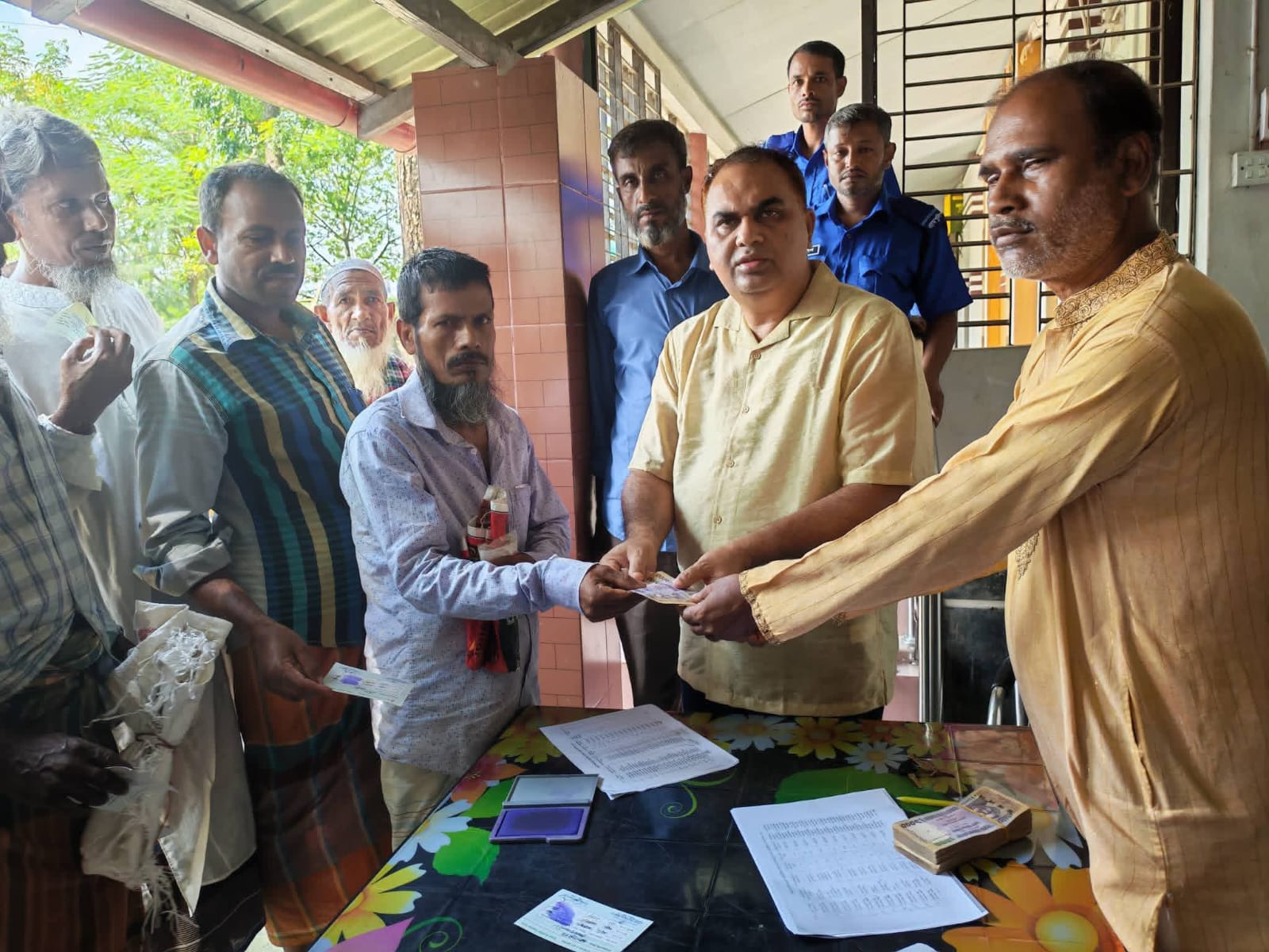 ‎ক্ষতিগ্রস্ত কৃষকদের কৃষিকাজে ফেরাতে বিন্যাটিতে সরকারি সহায়তা