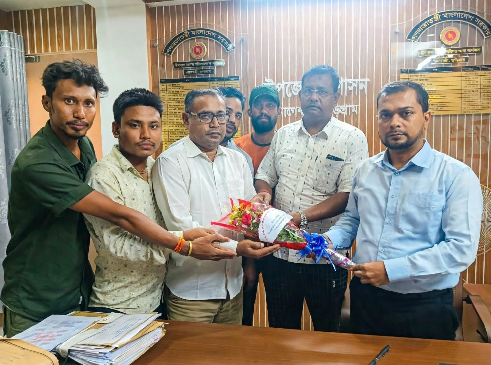 মন্দির স্থাপন পুনঃনির্মাণ ও সংরক্ষণ পরিষদ নাগেশ্বরী উপজেলা শাখার নবগঠিত কমিটির পক্ষ থেকে ফুলের শুভেচ্ছা 