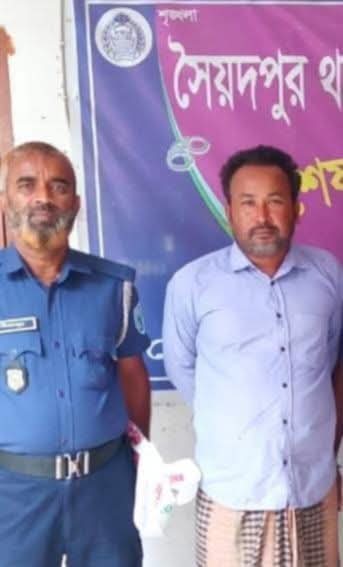 সৈয়দপুরে মাদকমুক্ত সমাজের ডাক: কুখ্যাত মাদক ব্যবসায়ী স্বপন ওতার -স্ত্রীকে পুলিশের হাতে তুলে দিল এলাকাবাসী