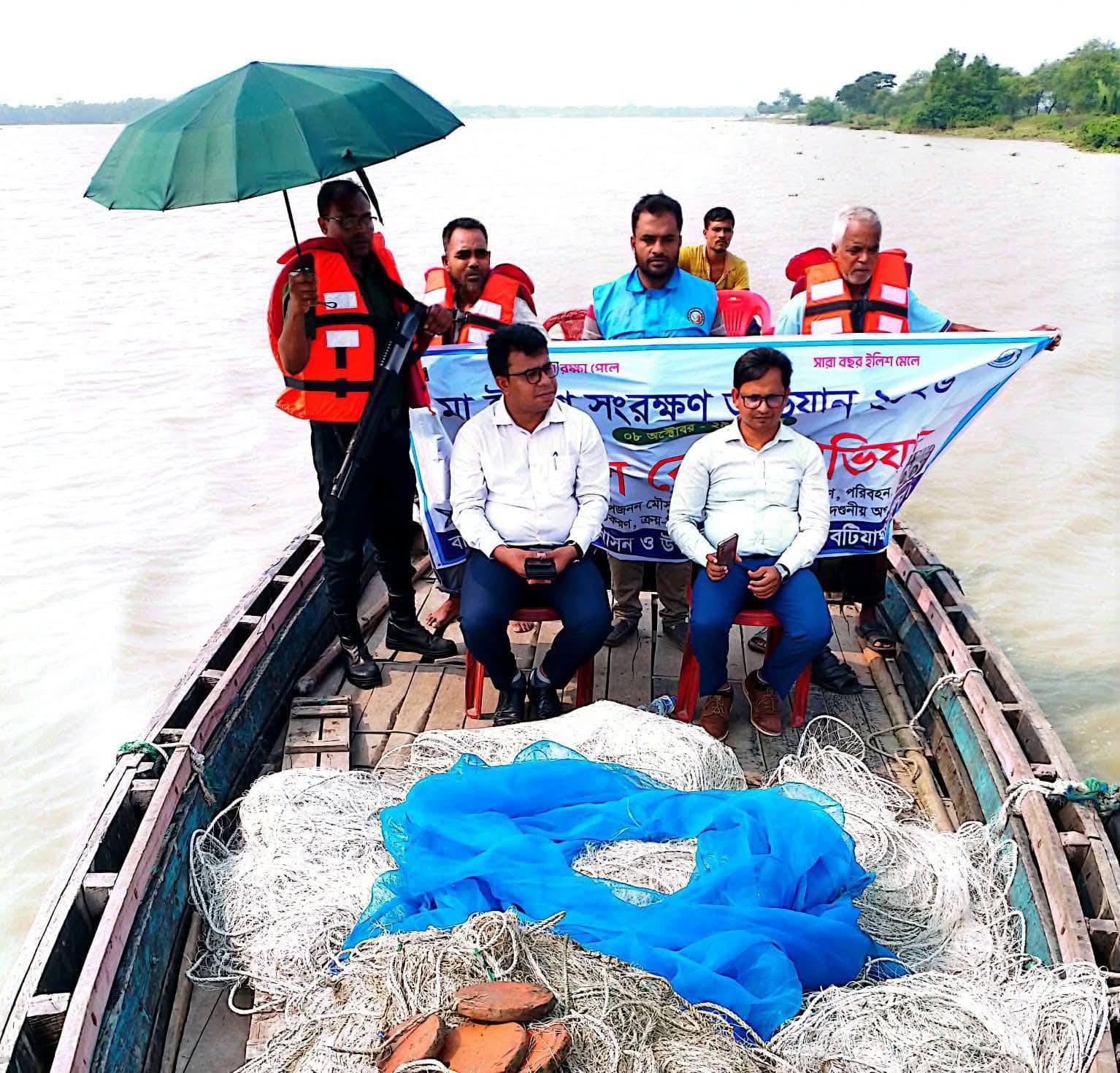 বটিয়াঘাটায় কাজিবাছা নদীতে অভিযানে ১২ হাজার মিটার জাল জব্দ