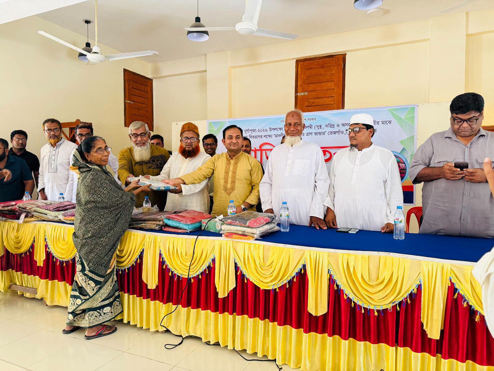 কোটচাঁদপুরে শারদীয় দুর্গাপূজা উপলক্ষে সনাতন ধর্মাবলম্বীদের মাঝে এমপি মহোদয়ের শাড়ি বিতরণ