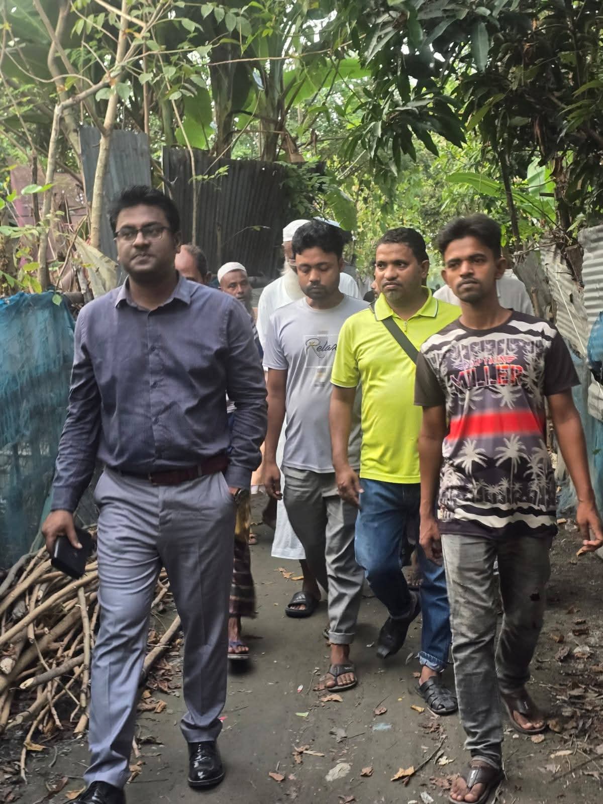 খুলনার বটিয়াঘাটা সহকারী কমিশনার (ভূমি) মোঃ ফজলে রাব্বীর আশ্রয়ন প্রকল্প পরিদর্শন 