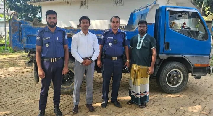 চট্টগ্রামের ফটিকছড়িতে অবৈধ মাটি কাটায়  ৫০ হাজার টাকা জরিমানা, মাটি ও বালু জব্দ