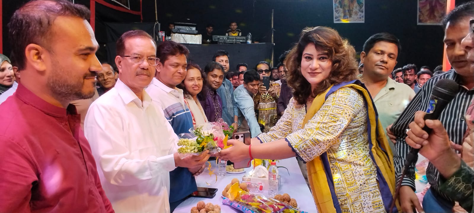 দুর্গাপূজার মণ্ডপে মণ্ডপে এমপি মিলন, দিলেন পাশে থাকার আশ্বাস