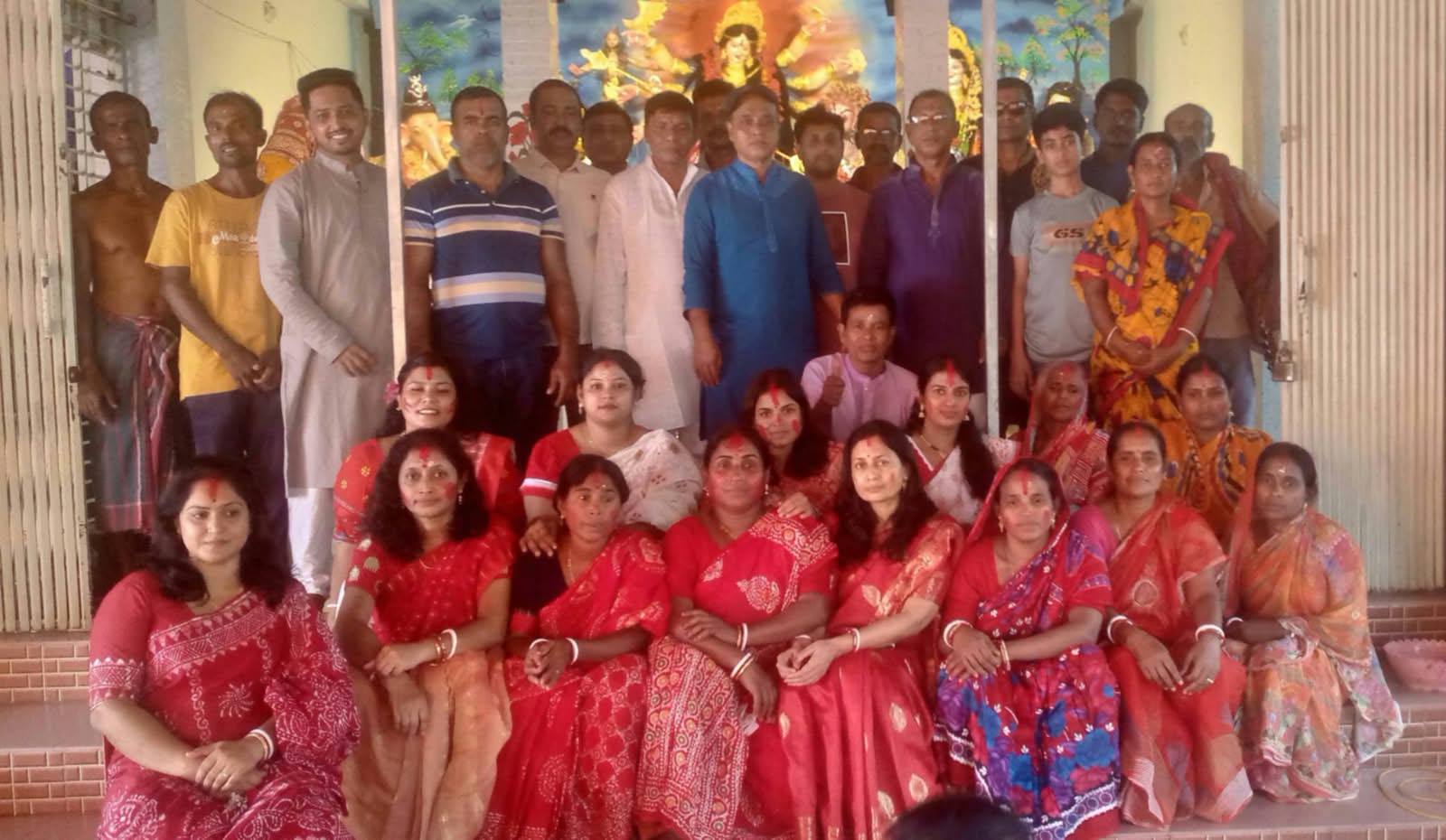বটিয়াঘাটায় সিঁদুর খেলা, বিজয় মেলা ও বিসর্জন’র মধ্যে দিয়ে শেষ হলো সনাতনীদের শারদীয় দুর্গাপূজা